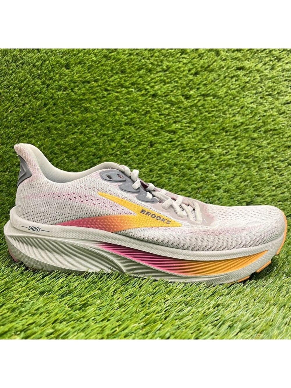 Brooks Ghost 17 Womens Size 10 Gray White Pink Athletic Running Shoes Sneakers